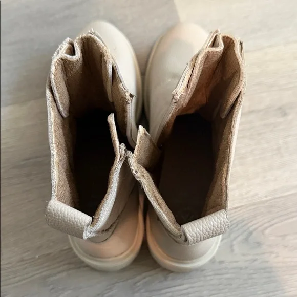 NWOT Zip-Front Quilted Ankle Boot in Light Beige - Picture 3 of 8